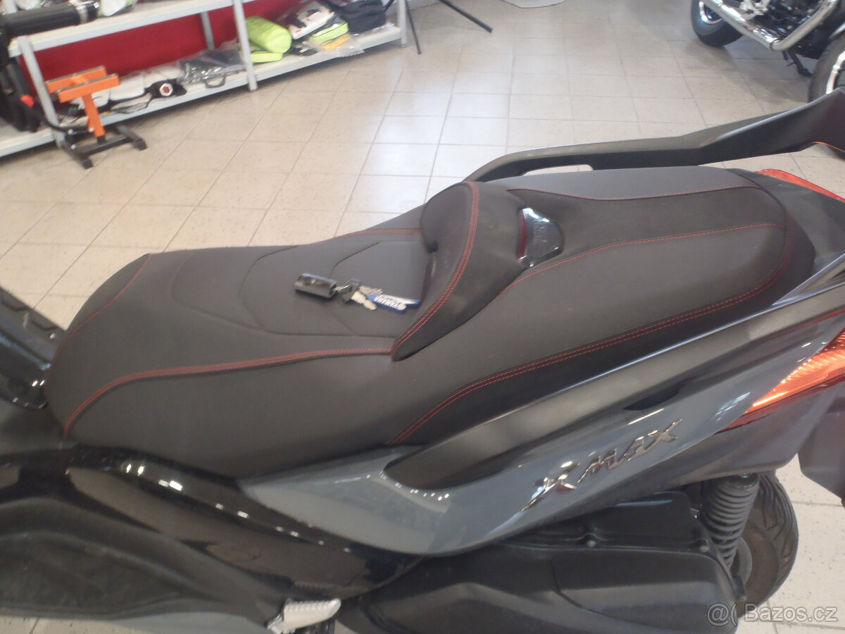YAMAHA X-MAX 300 Tech Max - 4