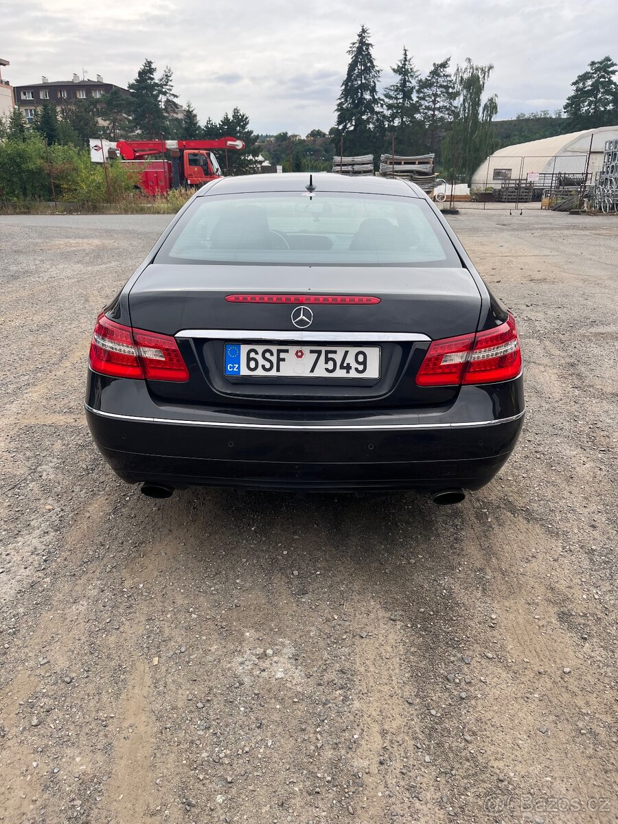 Mercedes Benz 207 E350 CGI - 4