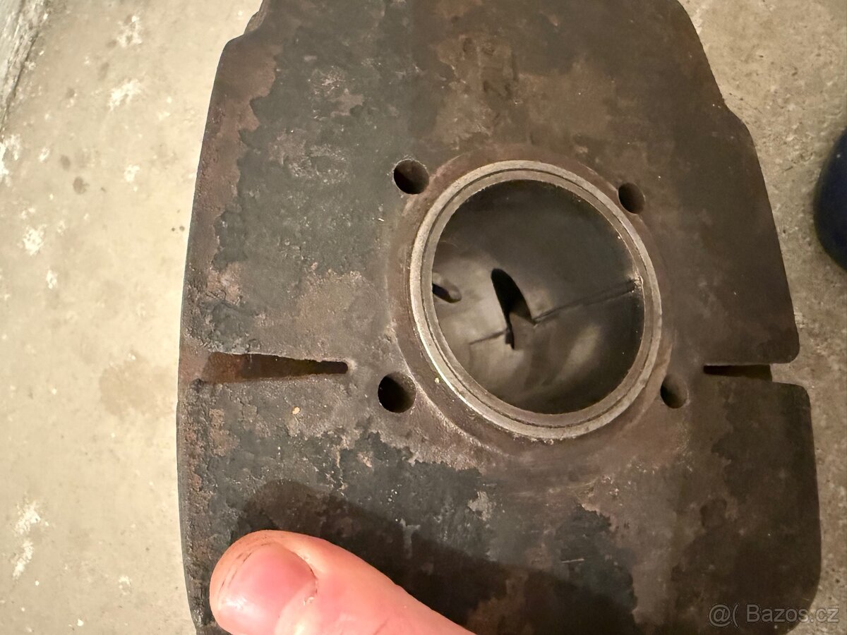 Válec a hlava na čz 175/487 - 4