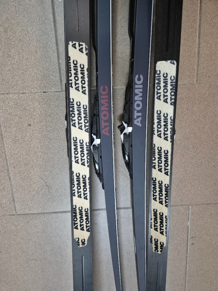 Běžky Atomic s mohérovým pásem vč. vázání - 4