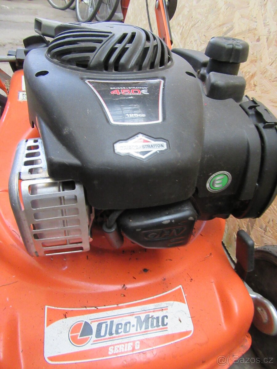 Nabízím sekačku Oleo mac . Na ND. Má větší vibrace. Původní - 4