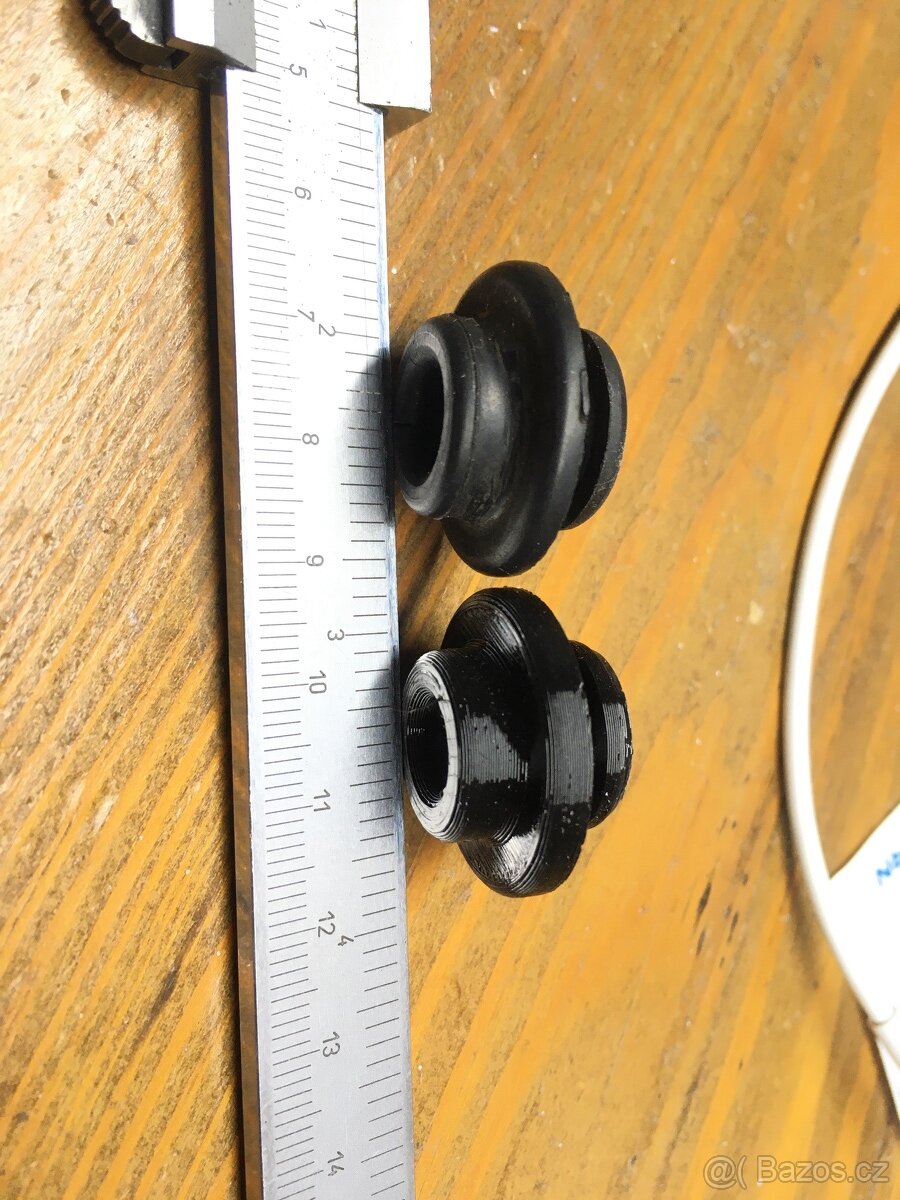 Škoda Felicia / Favorit uložení vzpěry kapoty - 4