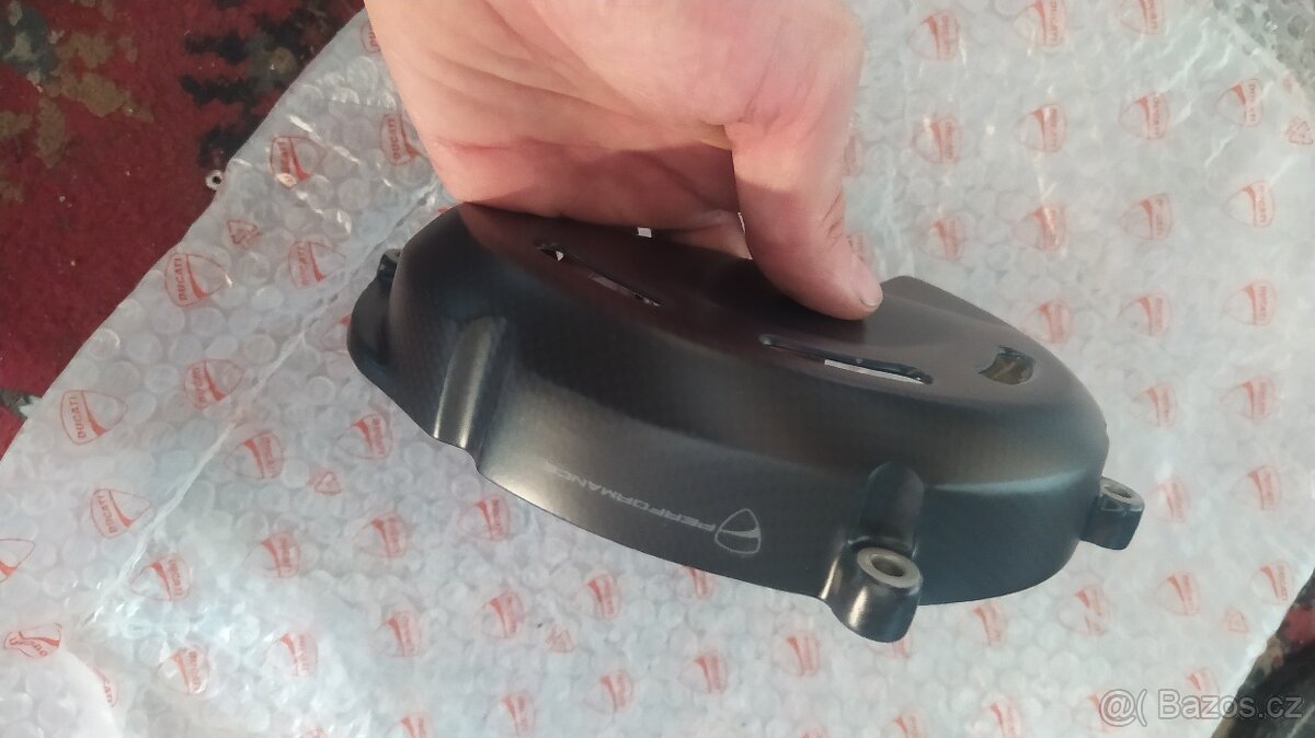 Karbonový kryt spojky panigale v4 - 4