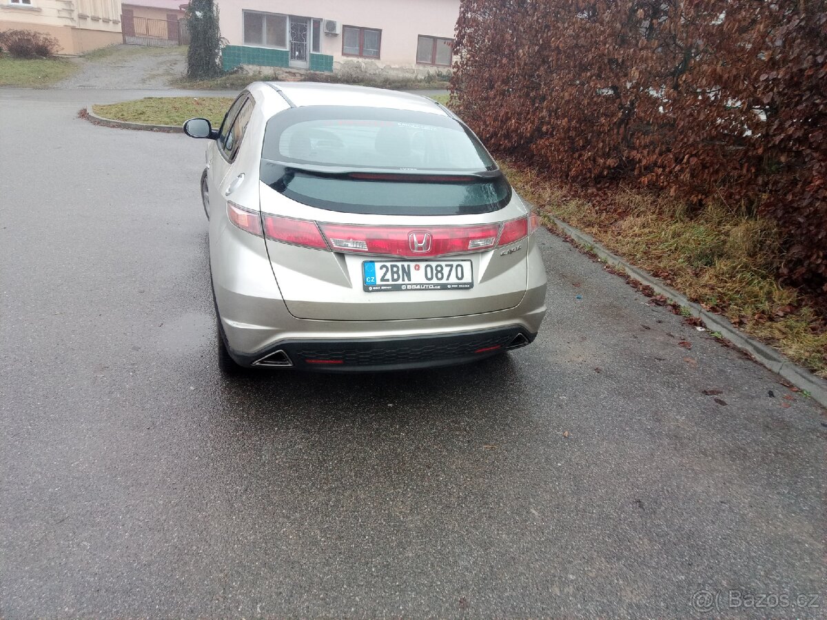 Honda Civic 18 benzín - 4