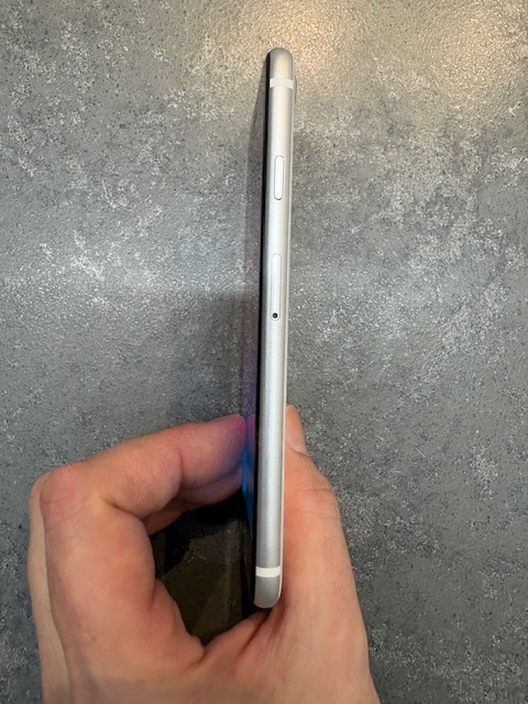 Apple iPhone SE 2020 64Gb White - 4