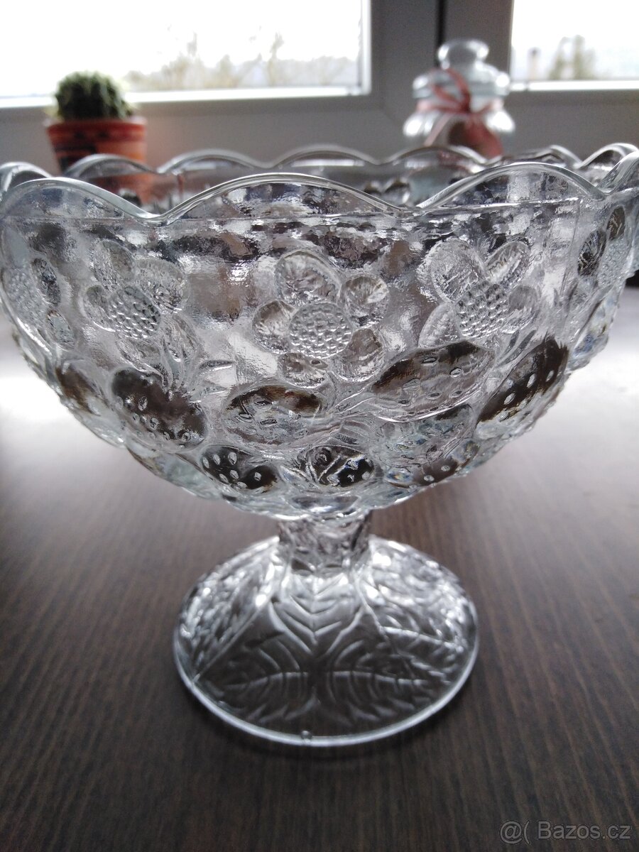 Poháry z lisovaného skla - 4