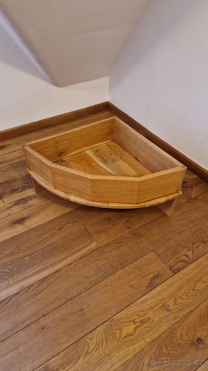 Rohový stolek na květiny - 4