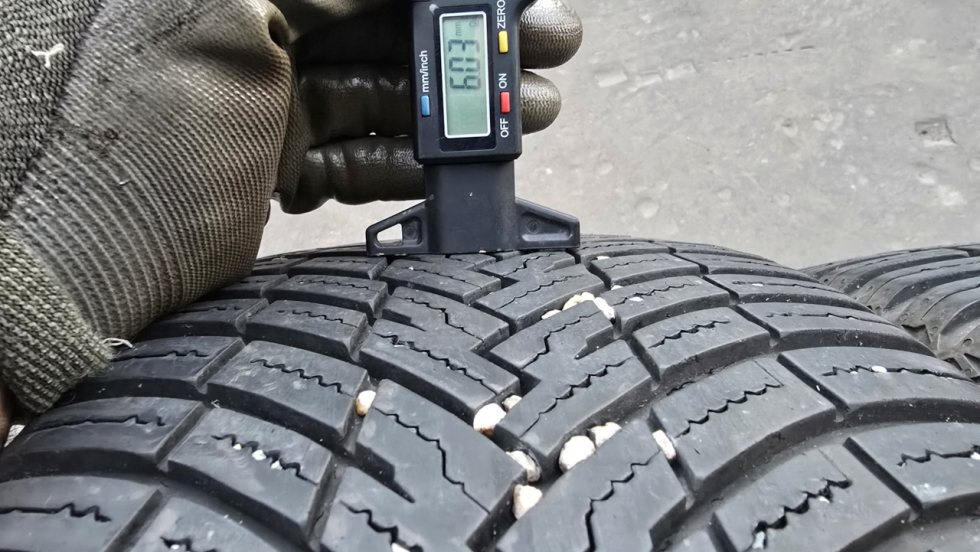 Celoroční pneu 215/55/17 Pirelli - 4