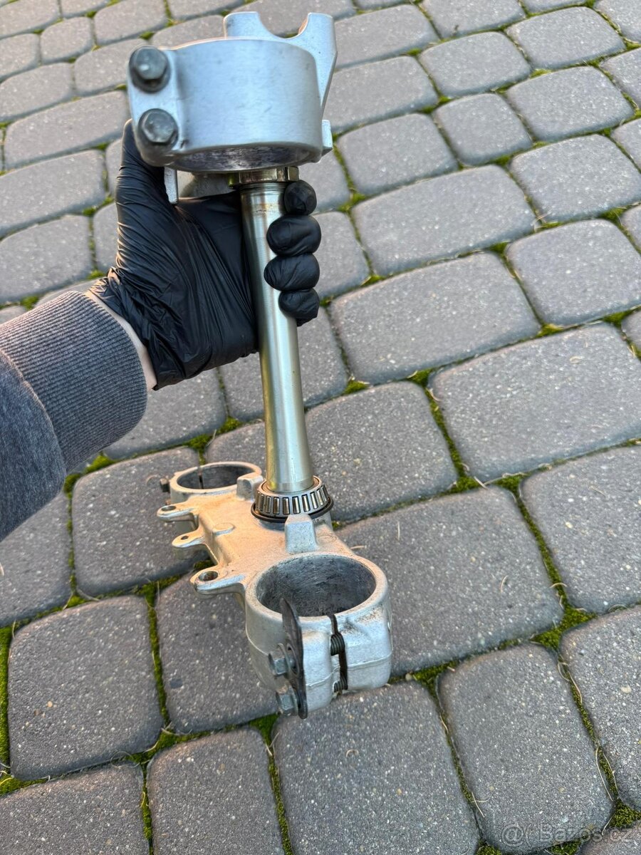 Držáky zavěšení tlumičů vidlic Yamaha YZ 125 r 98-04 - 4