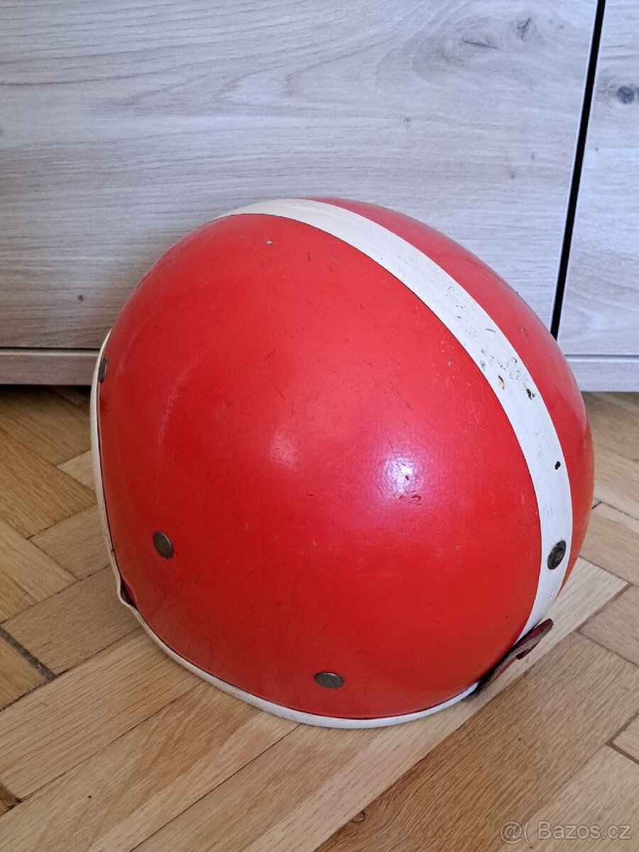 Přilba na veterána, retro přilba- KOVONA KARVINÁ - červená - 4