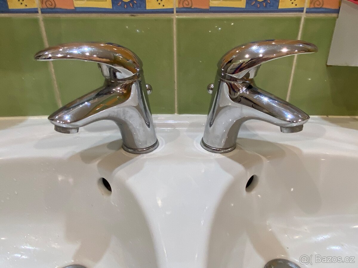 Dvojumyvadlo s bateriemi a skříňka - 4