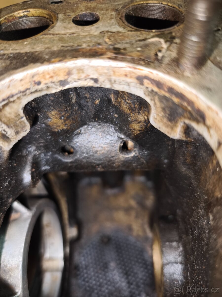 Nekompletní motor BMW R2 - 4