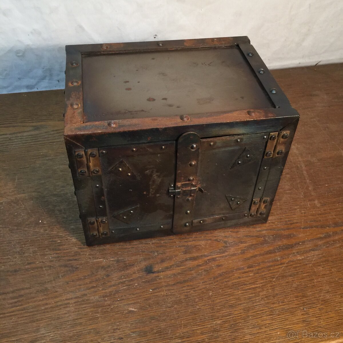kovaná skříňka trezor pokladna poklad kovová truhla - 4