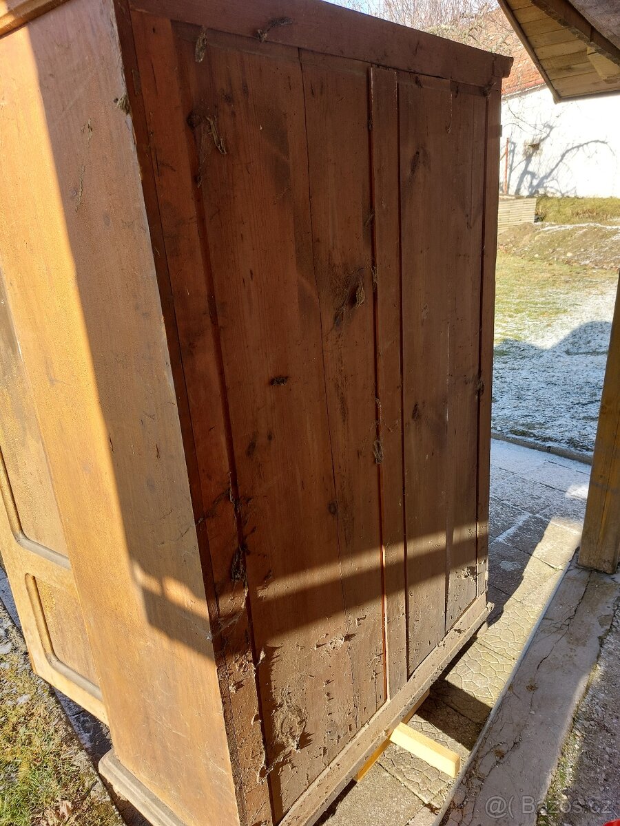 Dvě starožitné skříně, i jednotlivě - 4