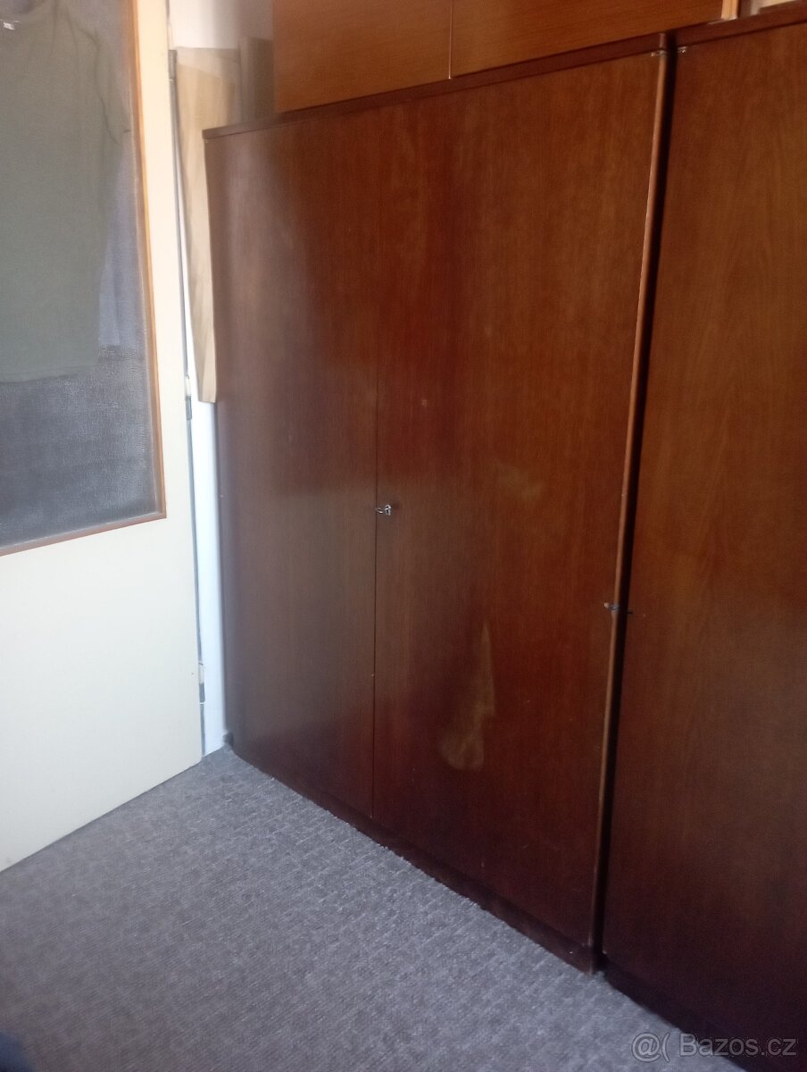 Skříň šatní - 4