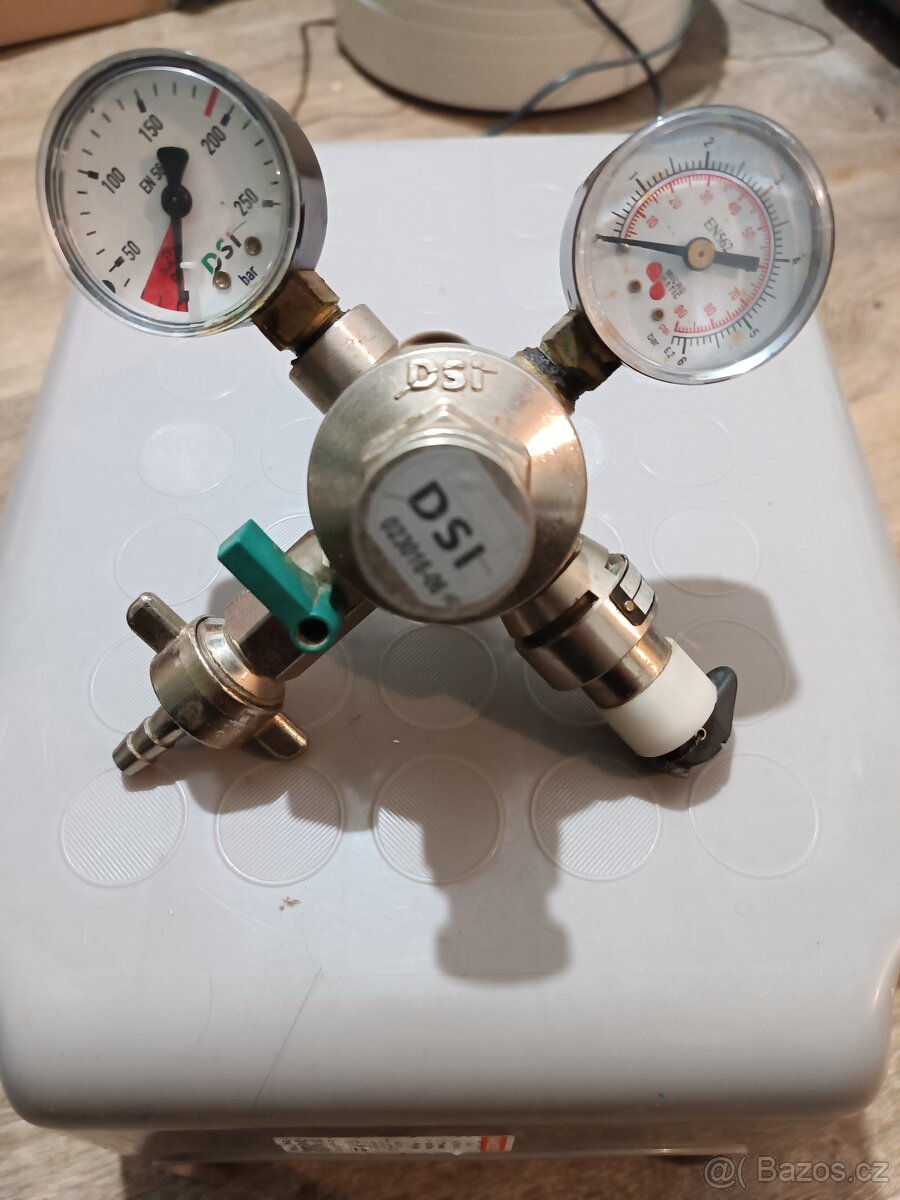 Narážecí hlava ,manometr - 4