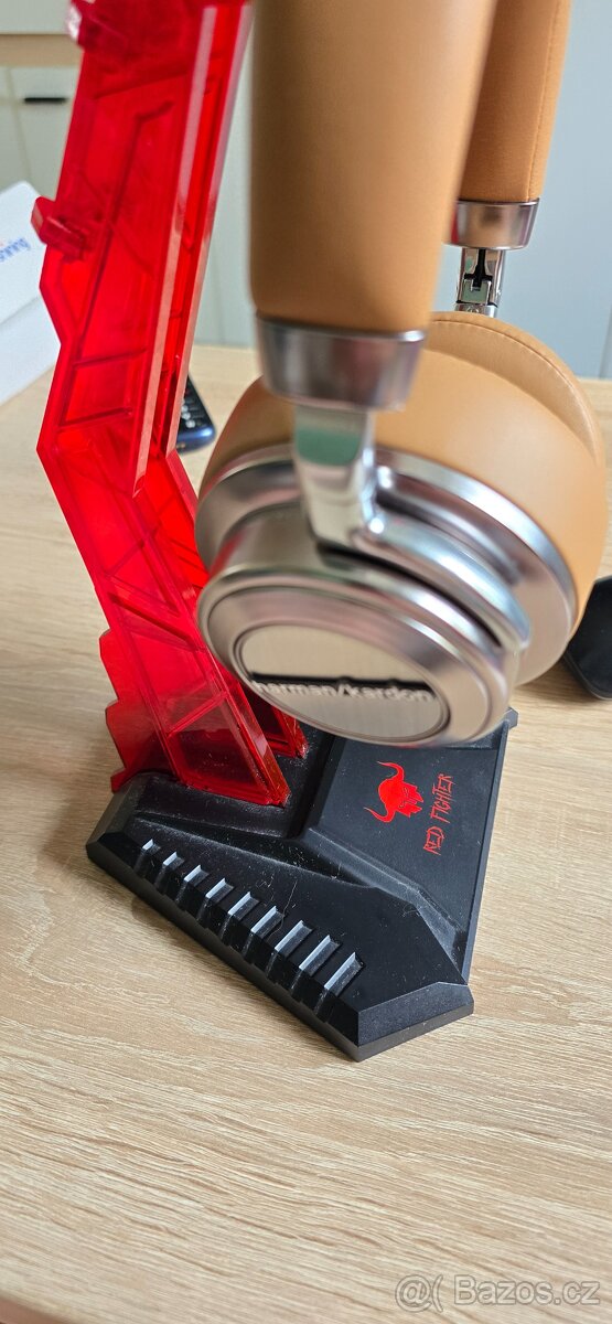 Čtyři kusy-stojánek na sluchátka Red Fighter - 4