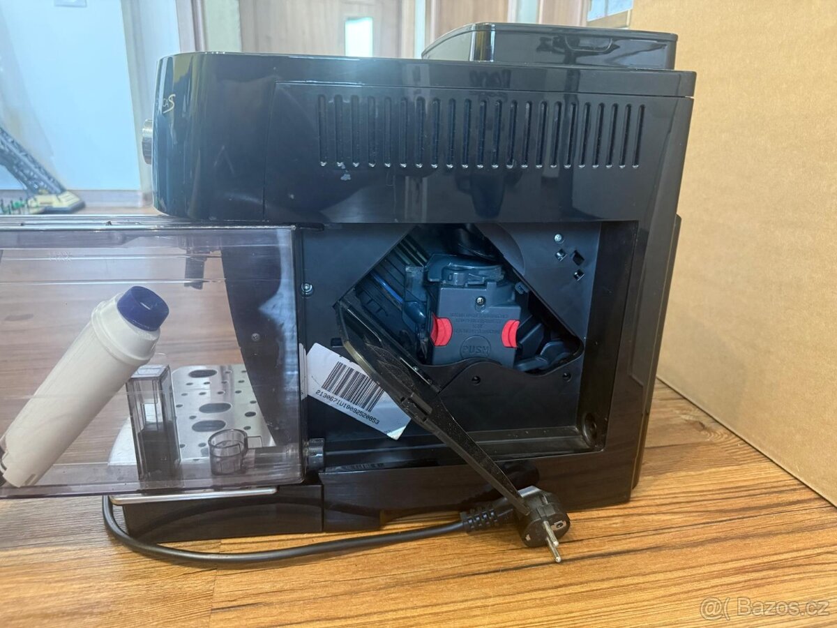 Prodám kávovar Delonghi Magnifica S - 4