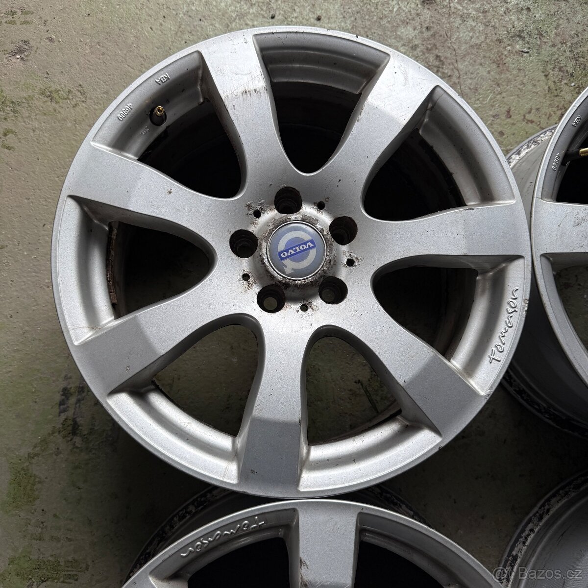 17" alu litá kola Volvo XC70 III - 5x108 - 4