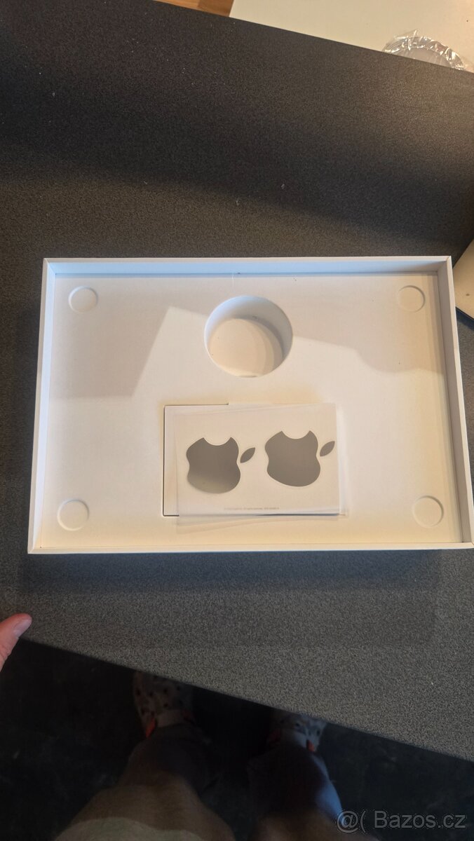 MacBook Air M1 (2020), 8GB / 256GB – perfektní stav, komplet - 4