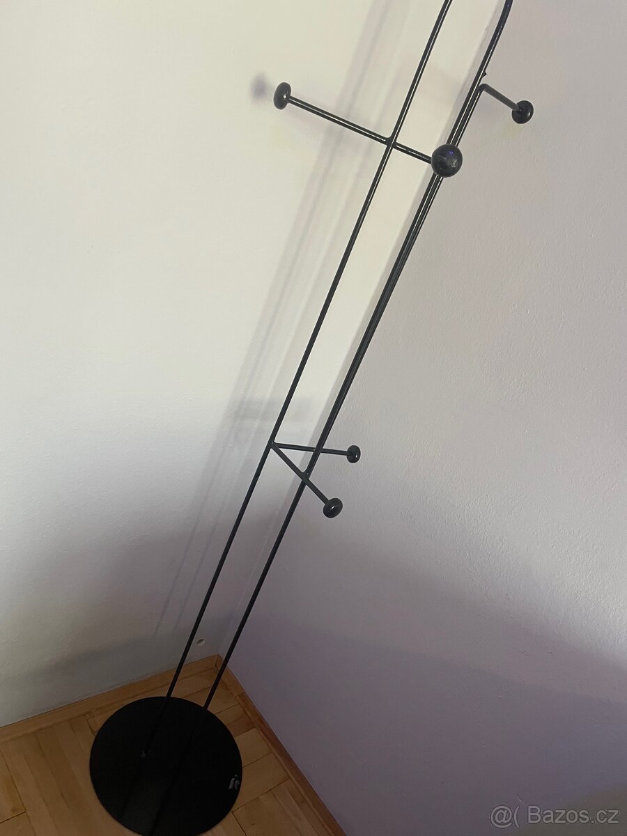 Stojan / věšák na oděvy - 4