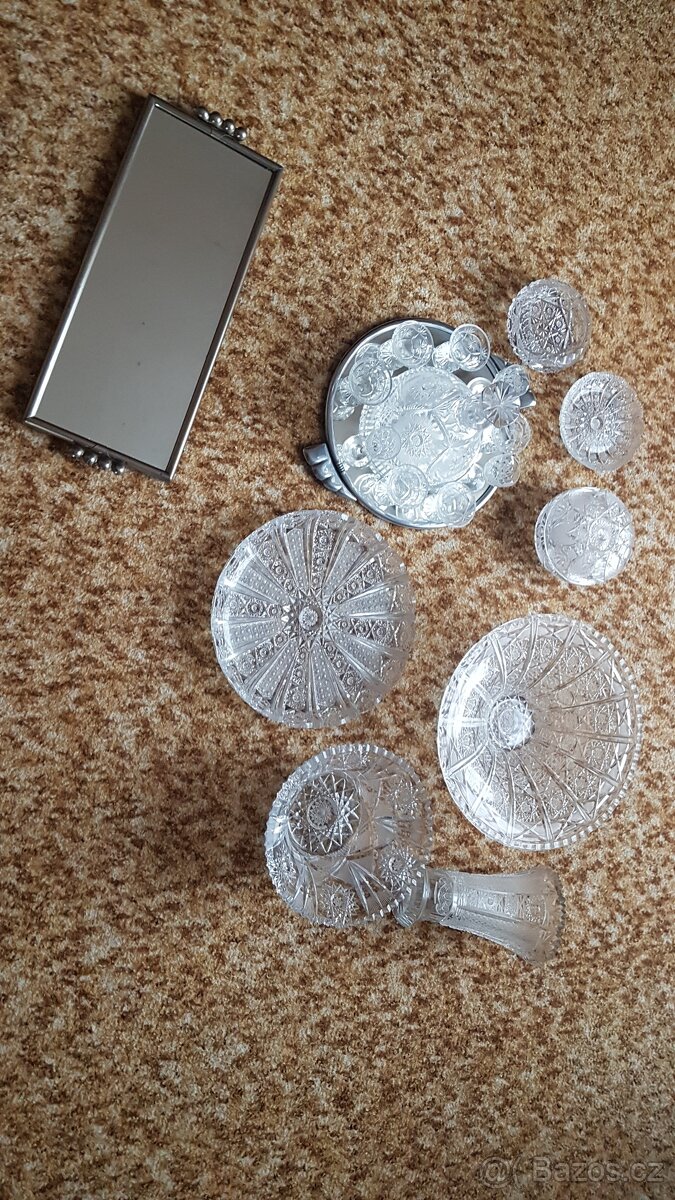 Broušené sklo-sada z r.1954 - 4