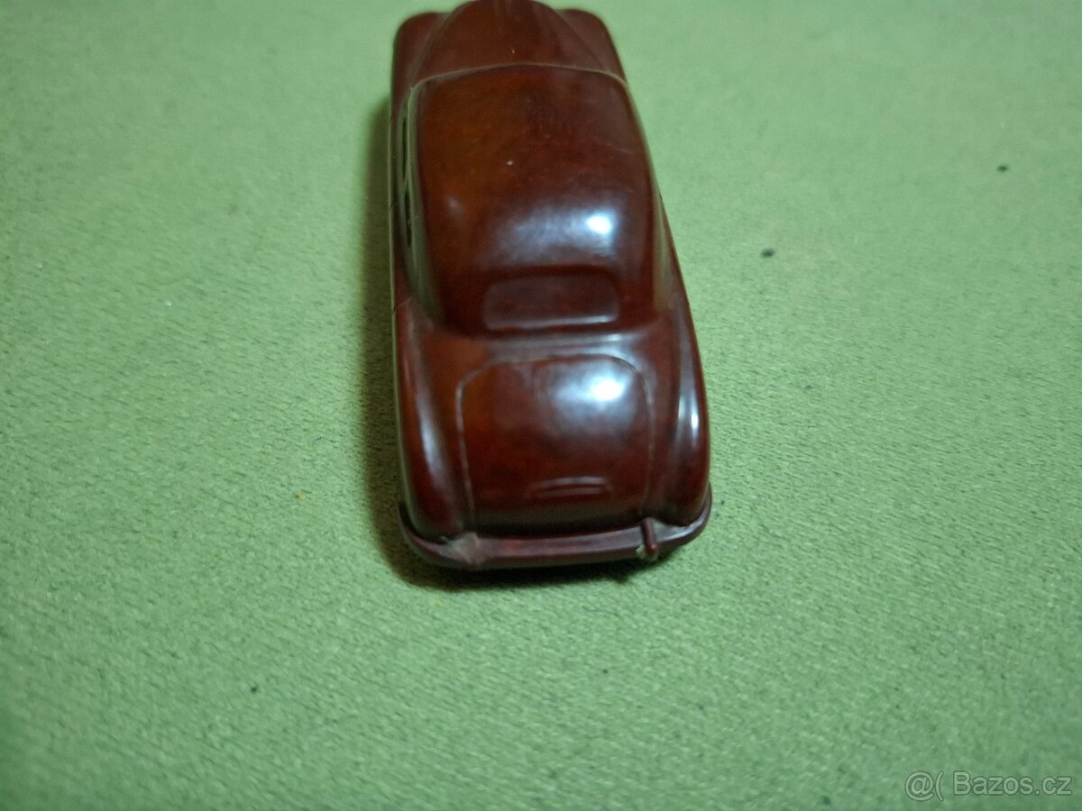 Retro bakelitové autíčko směr - 4