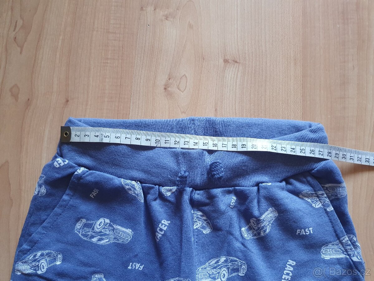 Nové teplákové tmavě modré kraťasy šortky sinsay v.128 s aut - 4