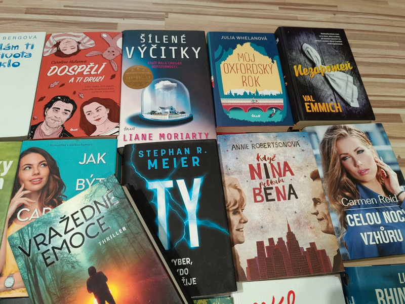 Detektivní knihy 23 kusů cena celkem - 4