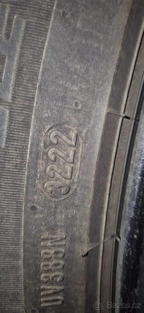 Prodám letní sadu 4 pneu originál Tesla model Y - 4