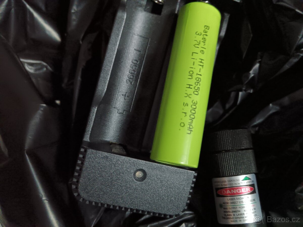 Nabíječka včetně 2 akumulátoru - 4