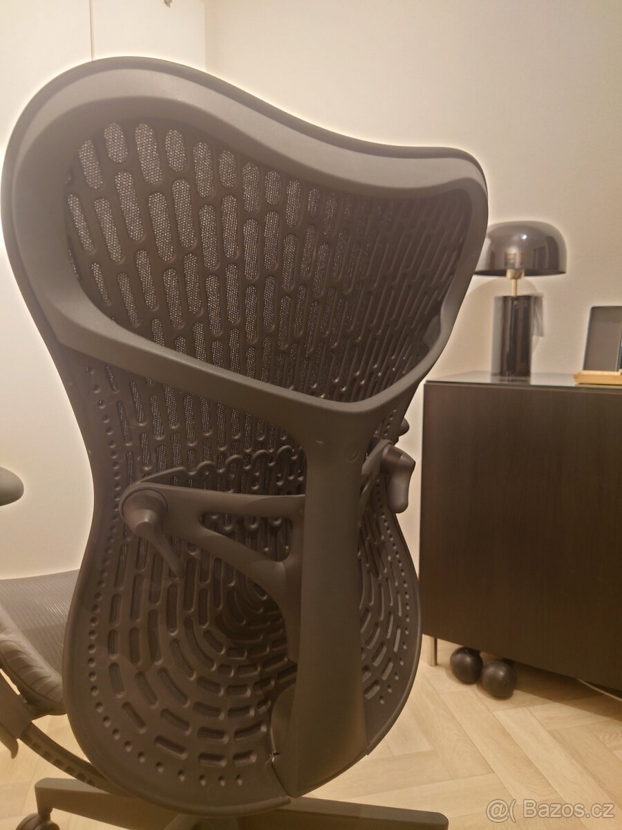 Herman Miller Mirra 2 - 4
