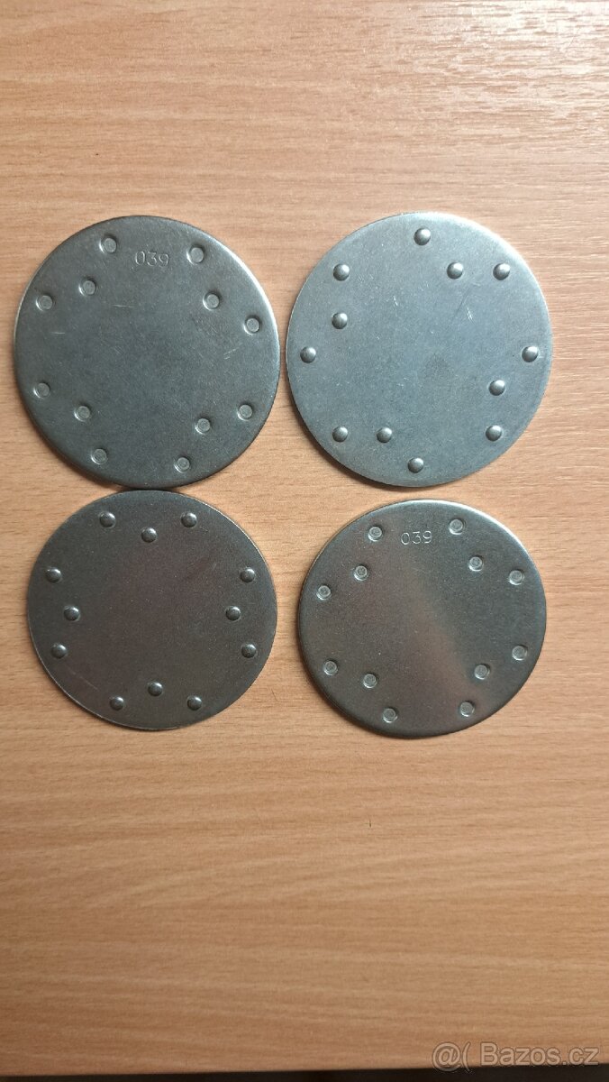 Čtyři kruhové kovové disky - 4