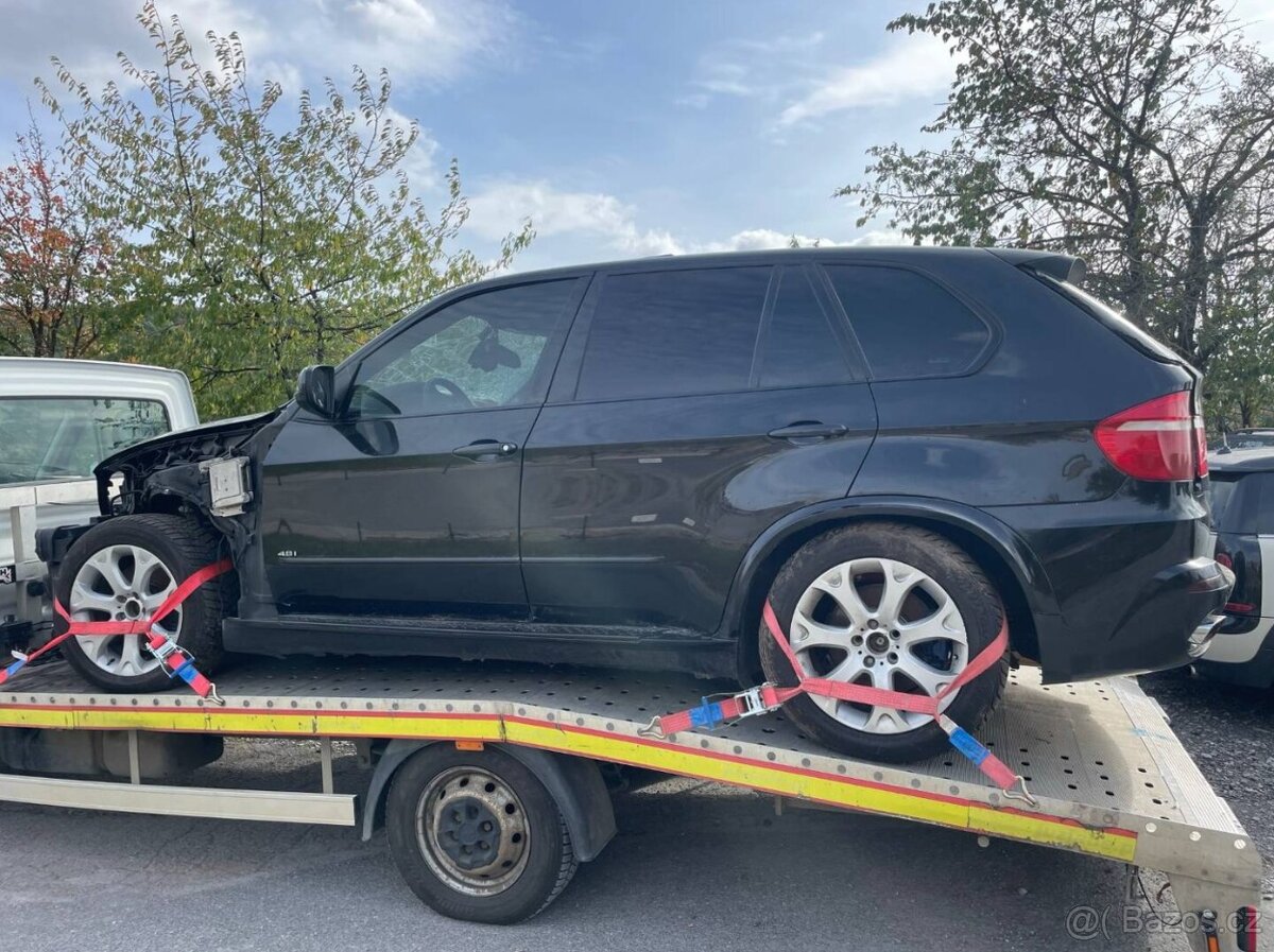 Náhradní díly BMW E70 4.8i černá barva - 4