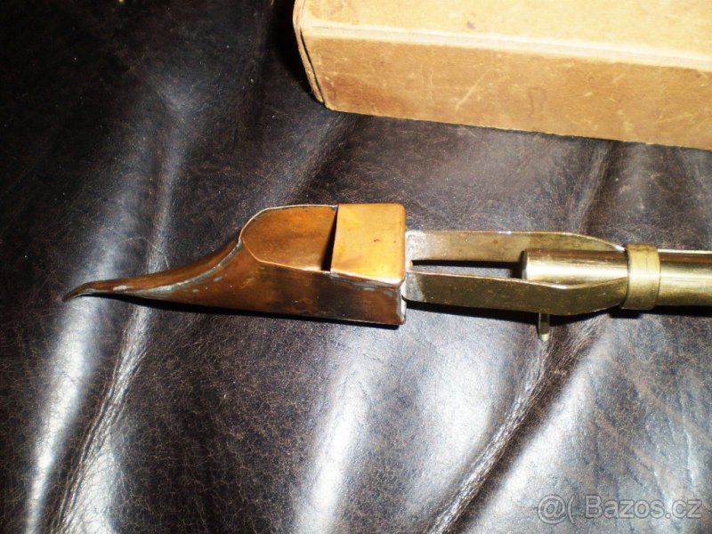 Jehla na javánskou batiku, 1924 - 4