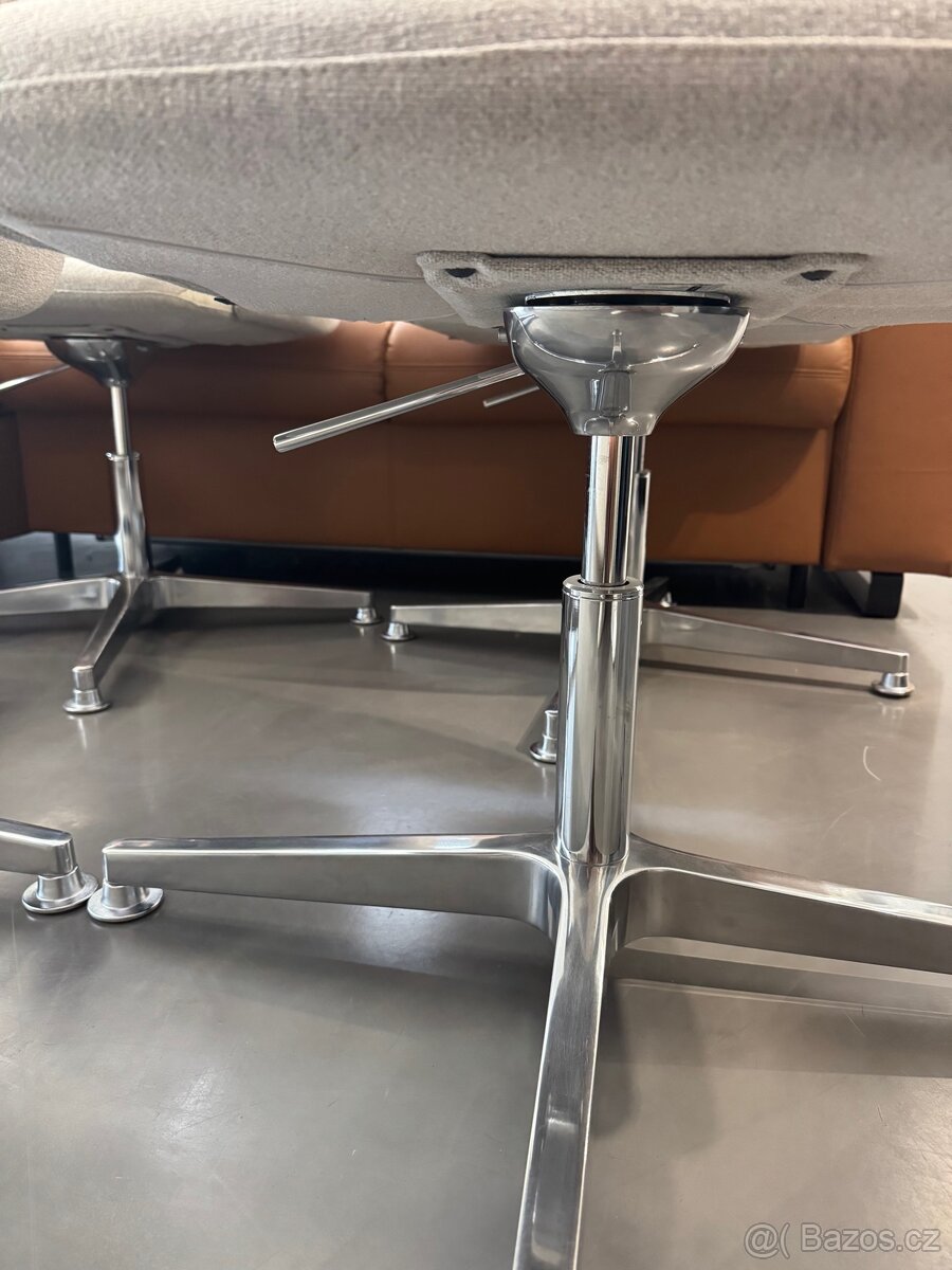 Čalouněné látkové křeslo - 4