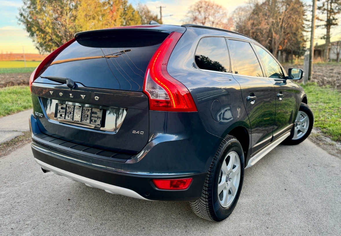 VOLVO XC60 2.4 D4 SUMMUM MANUÁL - 4