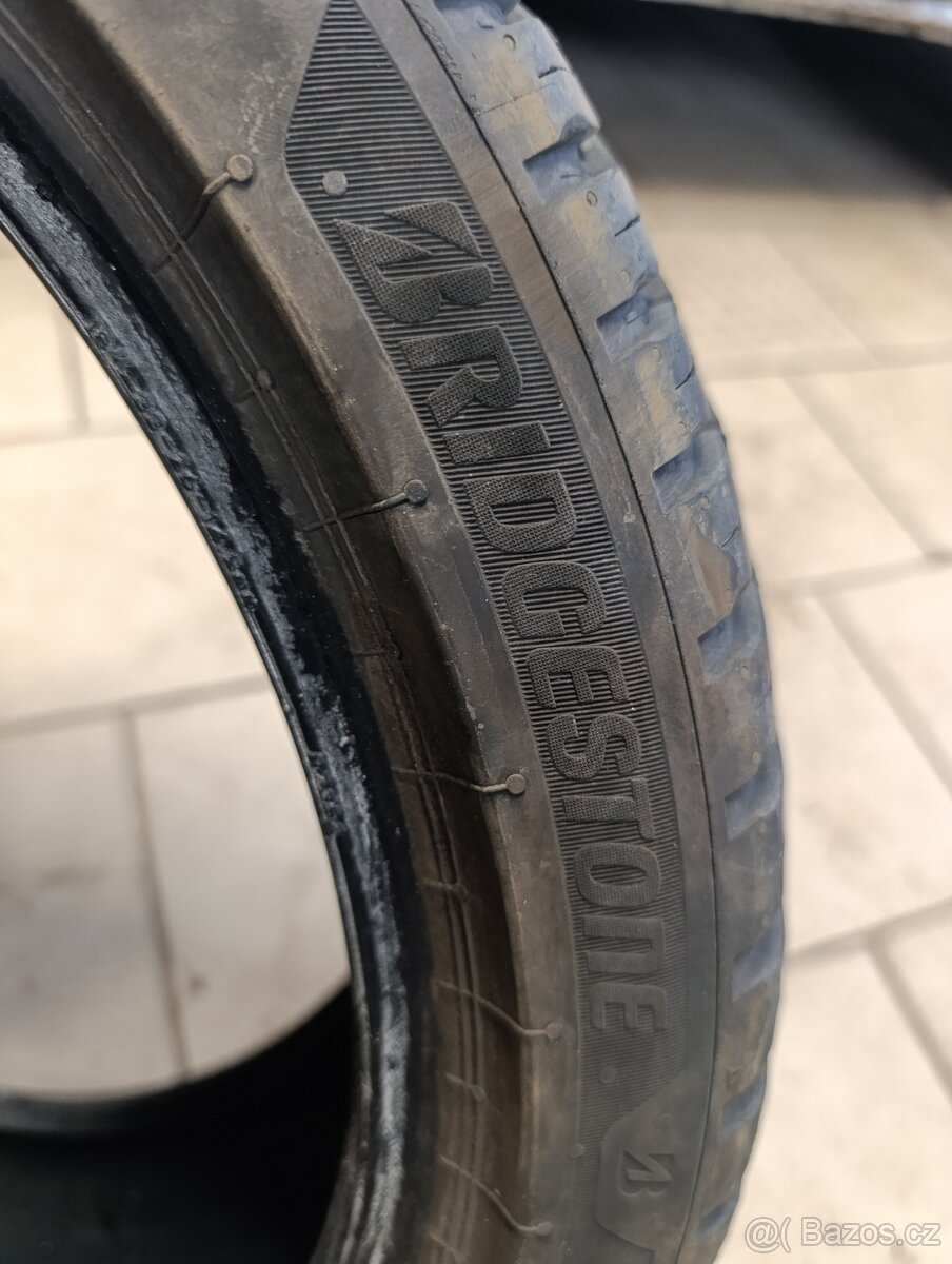 Bridgestone 225/40 R18 - 4