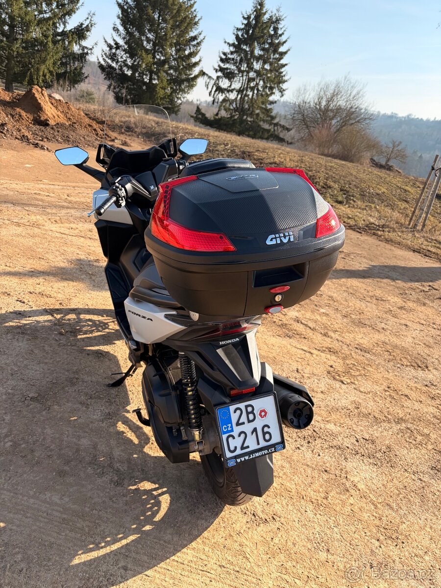 Honda Forza 125ccm - 4