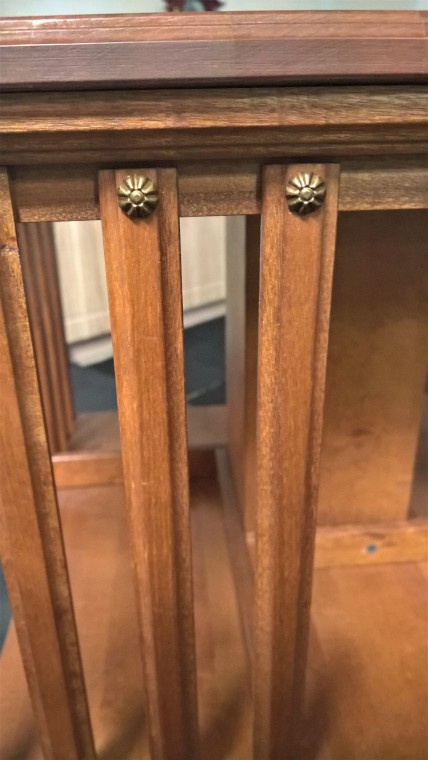 Knihovna/odkládací stolek - 4