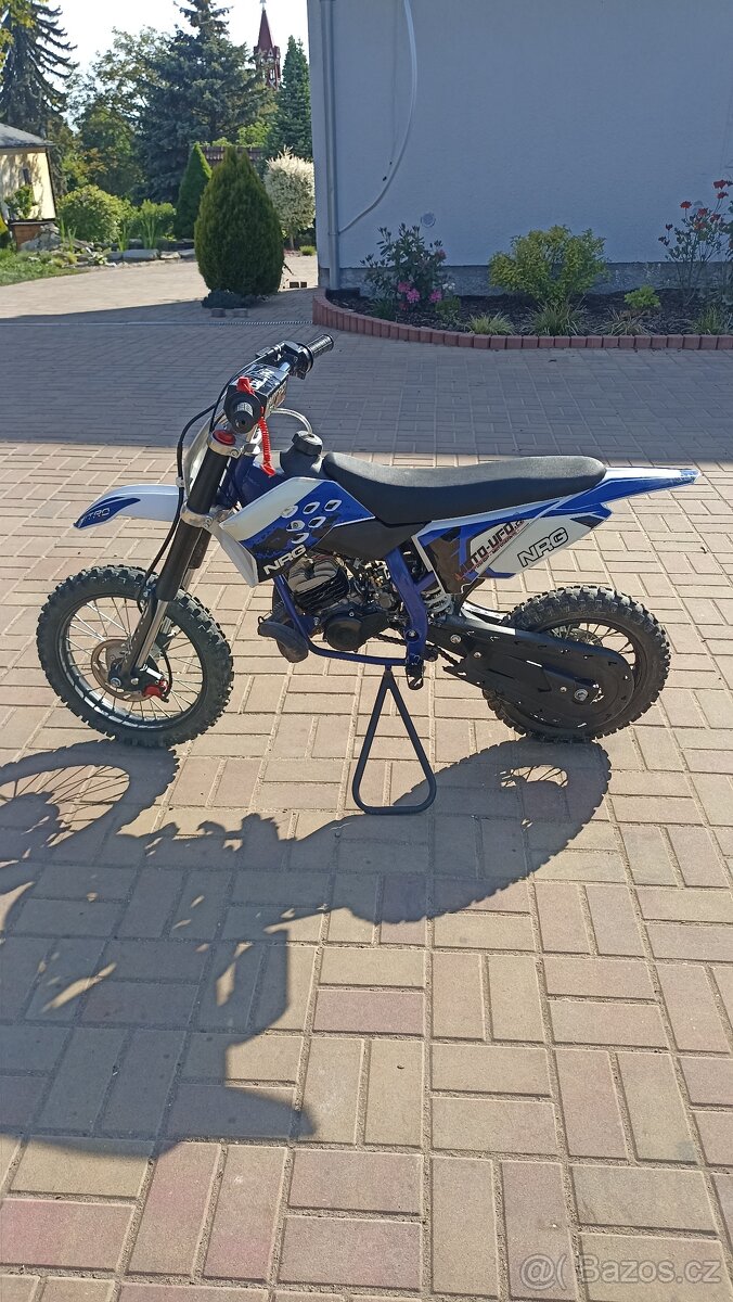 Prodám motorku NRG50 + helma Thor