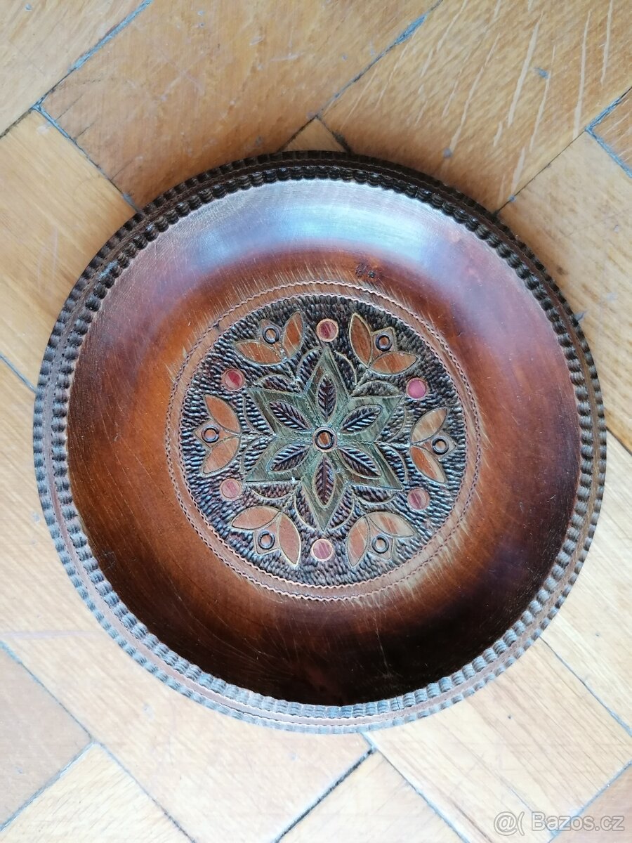 Masivní dřevěné talíře - vyřezávané a vypalované - 4