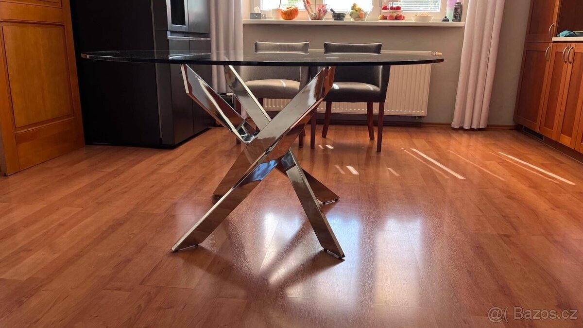 Jídelní stůl - 4