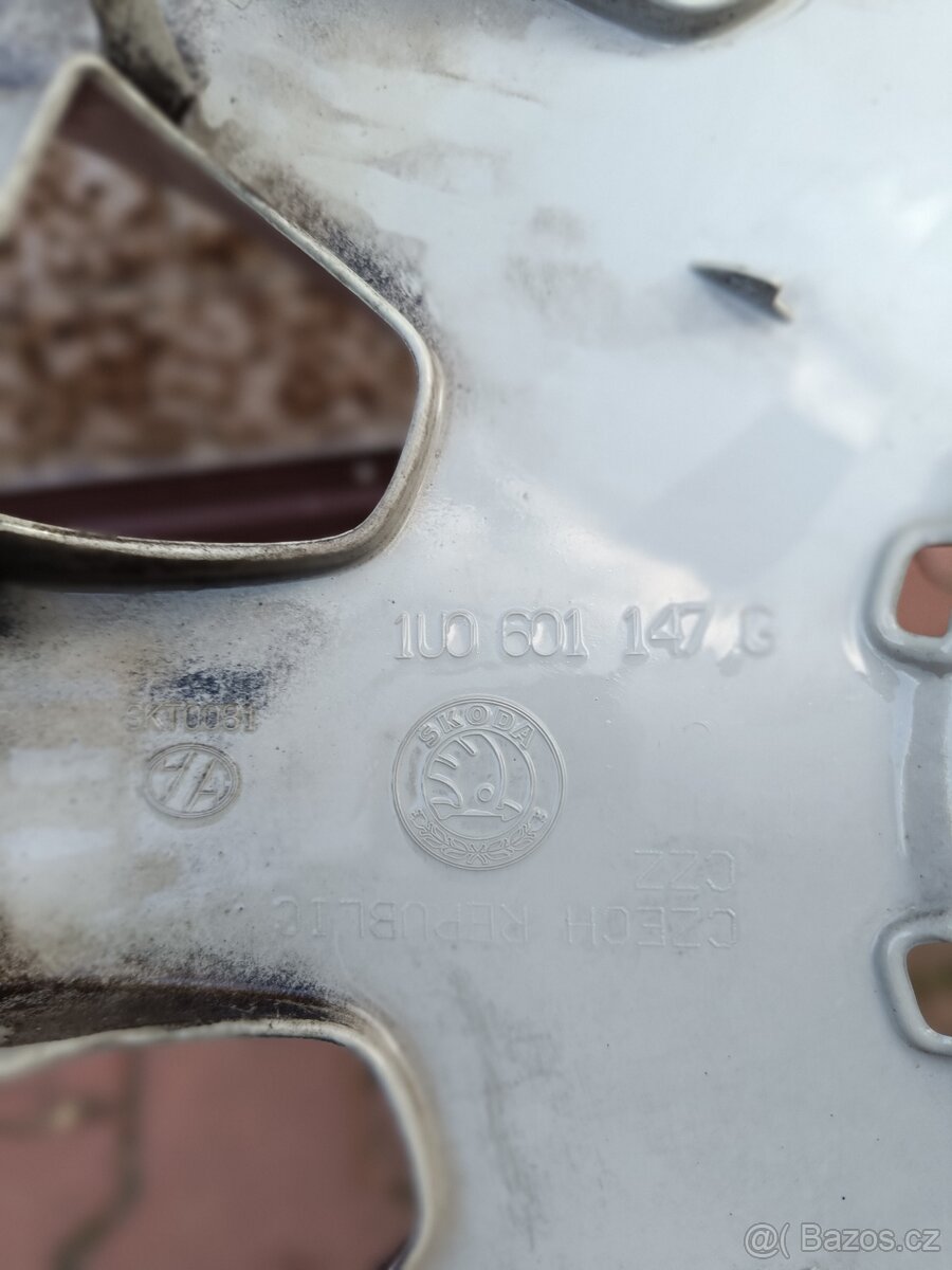 Poklice Škoda r15 - 4