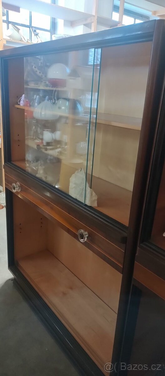 Knihovna / vitrína - č.2207 - 4