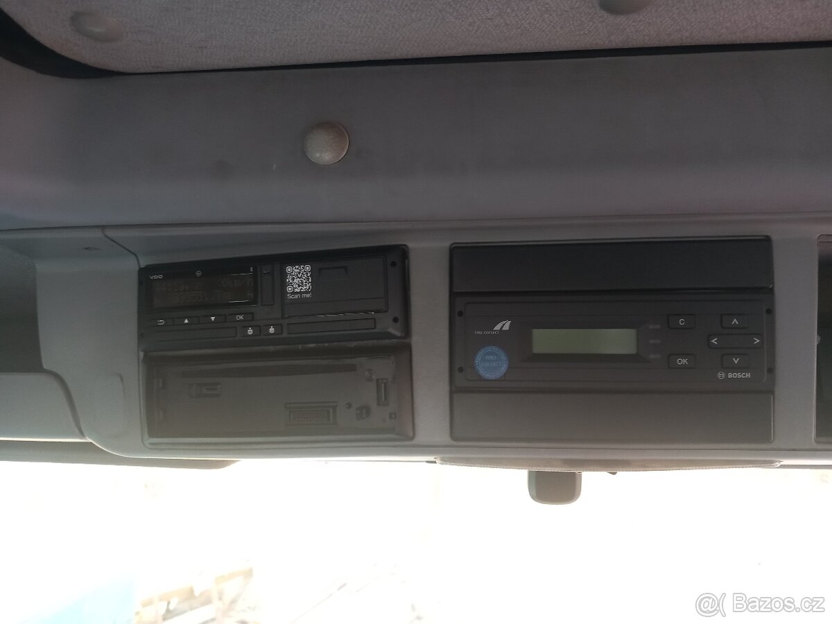 Man nosic kontejneru - 4