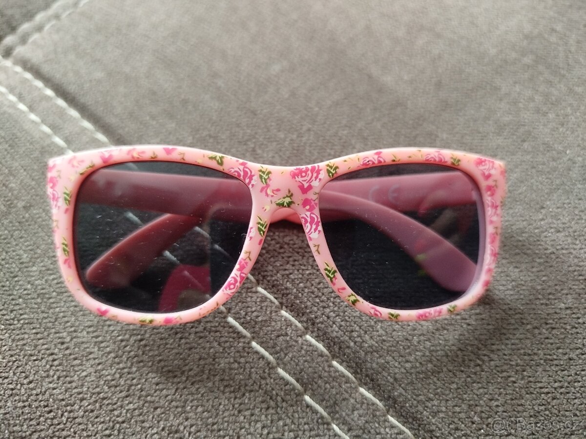 Dívčí klobouk a sluneční brýle - 4