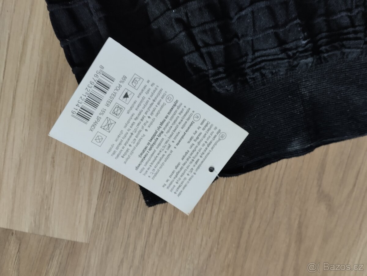 Nové elastické černé kalhoty s vyšitou sukýnkou - 4