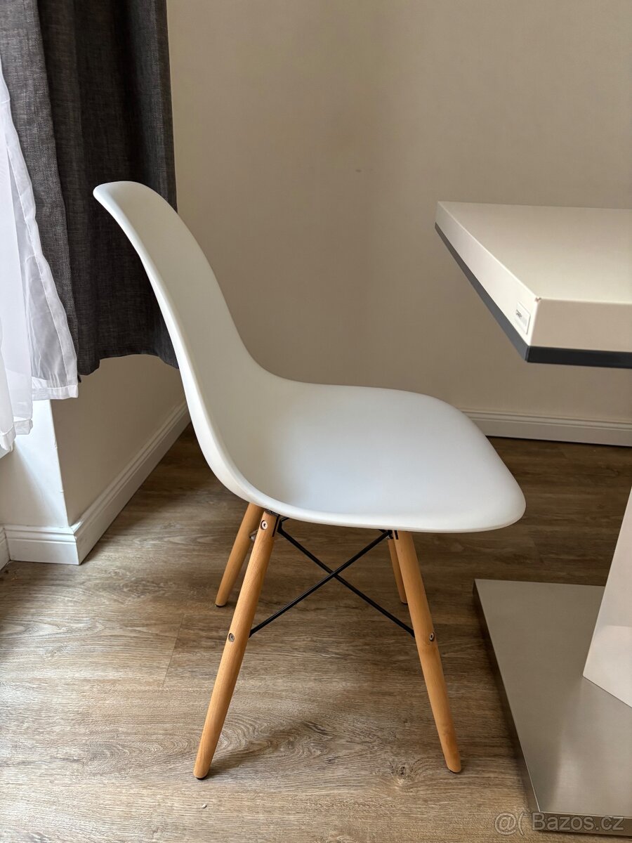 Jedálenský stolek - 4