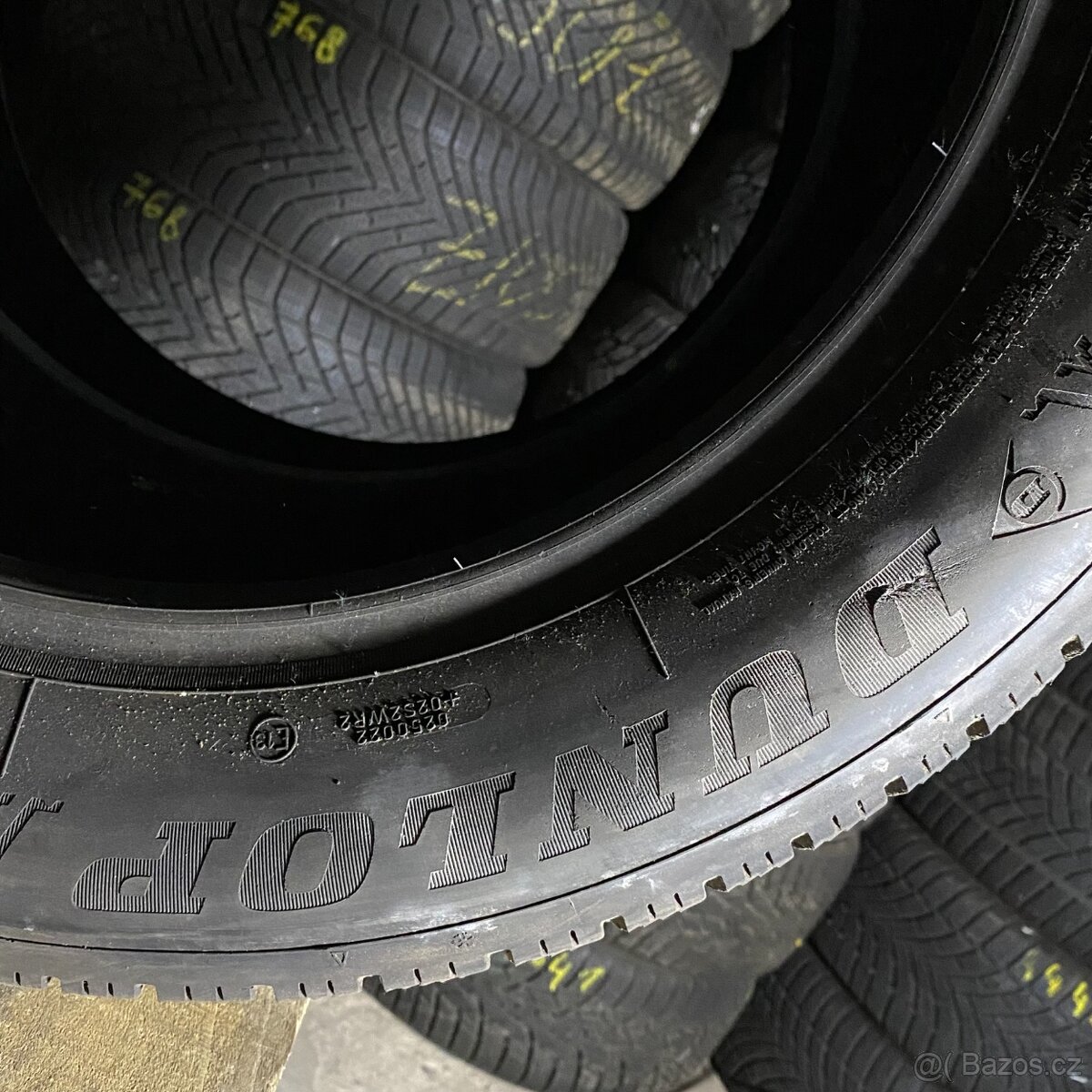 Zimní pneu 235/55 R17 99V Dunlop 5,5mm - 4